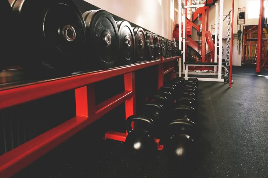 Zona de pesas del gimnasio